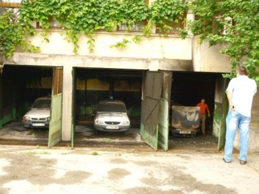 Au ars trei ambulanţe la policlinica CFR